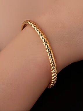 BRAND NEW 18k Gold plated, Twisted Rope Bangle Bracelet. Bloomingdale’s